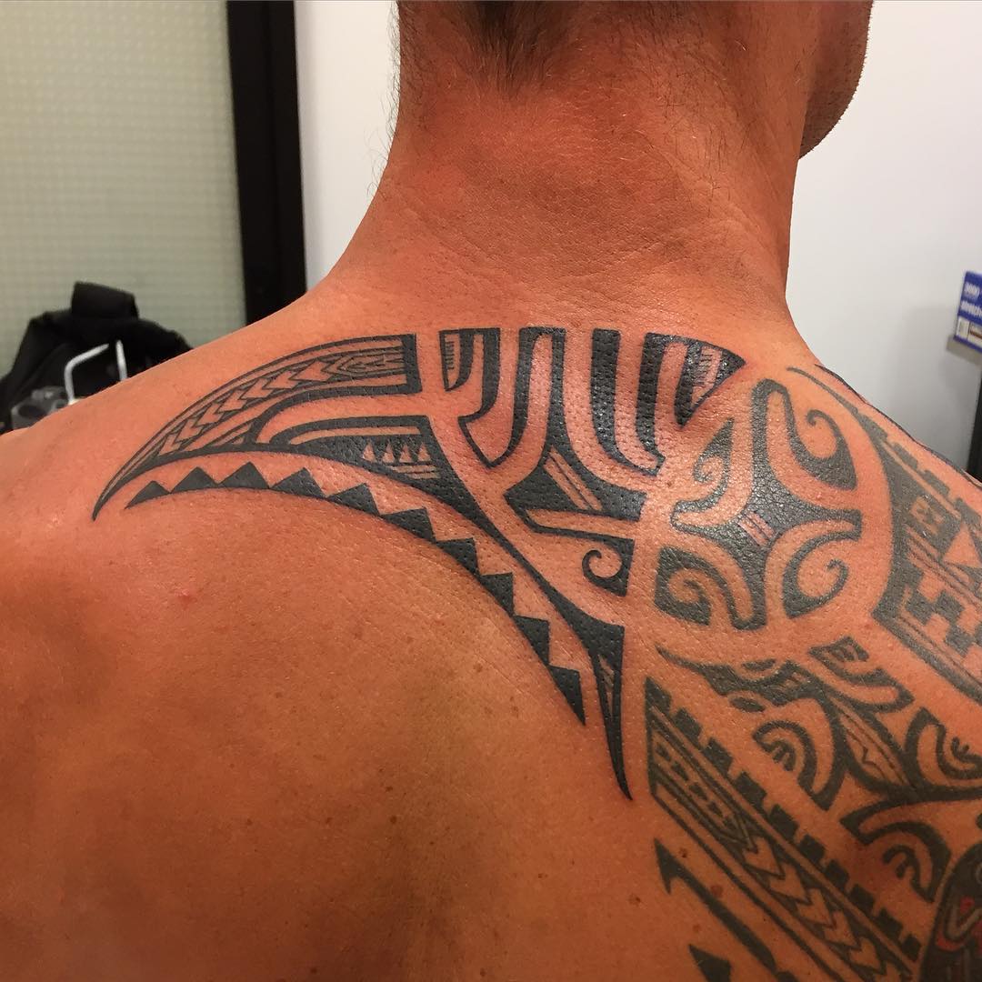 hawaiian shoulder back tattoo